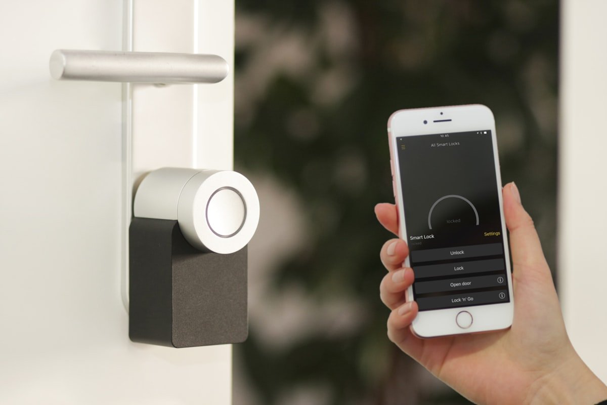Athom and Shelly smart plugs with local energy monitoring integrated with Home Assistant dashboard
